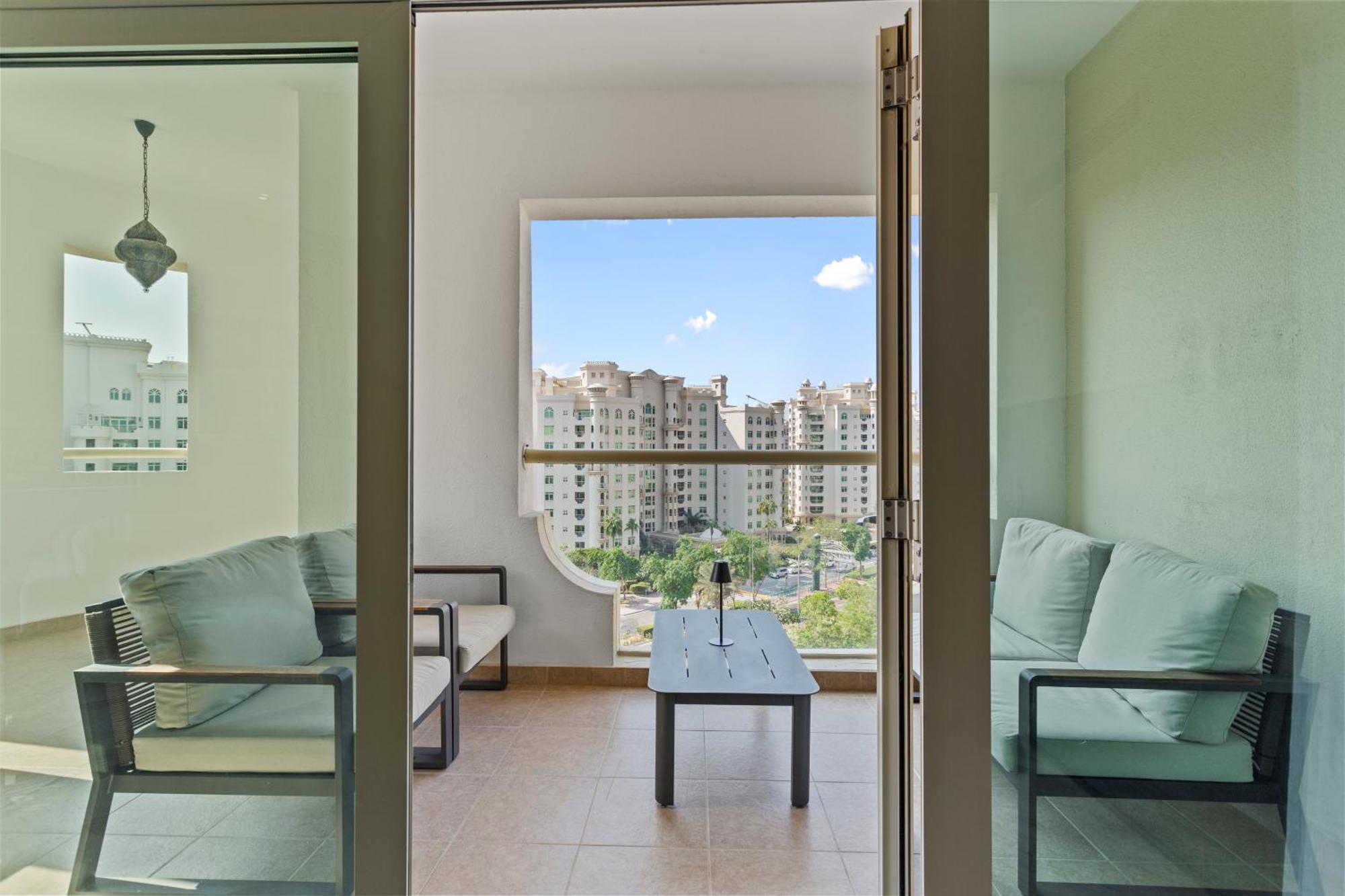 Sophisticated 3 Bed Palm Jumeirah W Access Apartment Dubai
