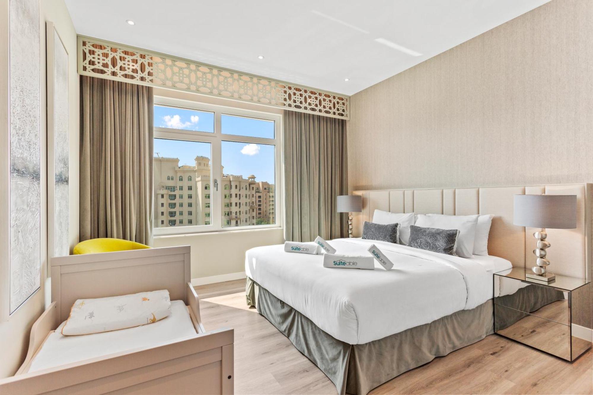 Sophisticated 3 Bed Palm Jumeirah W Access Apartment Dubai